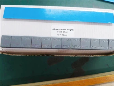 Egy 20 lábos konténer, 1/4 oz acél ragasztósúlyok küldése ügyfelünknek